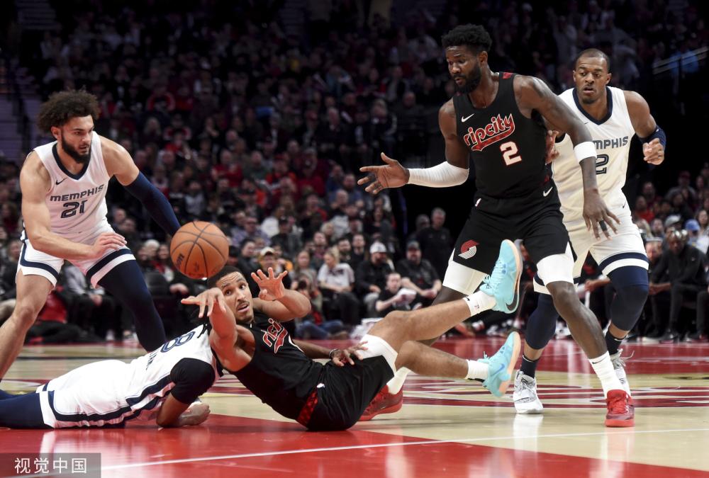 他自信在经 他自信在经